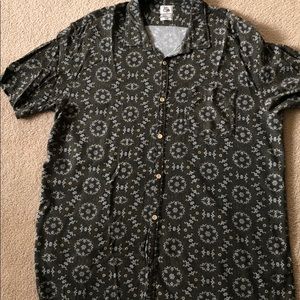 Men’s Quicksilver button down shirt
